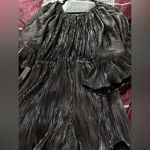 Bundle 2 for $30. Elegant Metallic Pleated Romper. Size Medium. - Picture 10 of 11